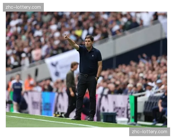 伯恩茅斯主帅伊劳拉或将调整战术 英超联赛2026赛季后防损失重大