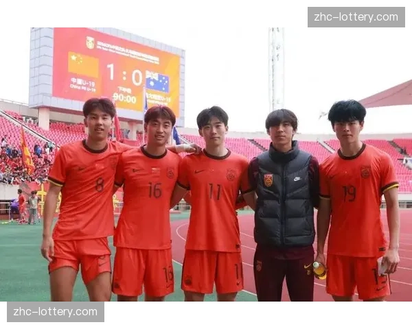 吴启鹏不怯场敢于对抗 申花小将后腰表现超出预期